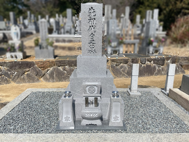 愛知県幸田町にて岡崎市産の高級石材、小呂青石で製作した和型8寸角 